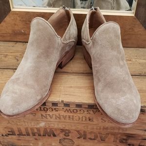 NWOT Frye ankle boots